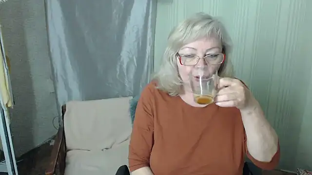 Snapshot of LavandaMay chatting on May 23, 2026, 8:02 pm LavandaMay online show from May 23, 2026, 8:02 pm