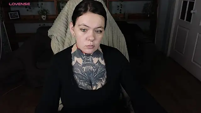 QwertyAnnie Lbo online show from April 27, 2026, 3:54 pm