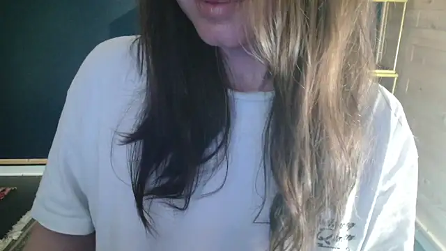 Snapshot of NicoleLove_ chatting on May 30, 2026, 4:31 am NicoleLove online show from May 30, 2026, 4:31 am