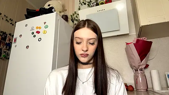 Snapshot of Miamooney chatting on April 14, 2026, 6:08 am Miamooney online show from April 14, 2026, 6:08 am