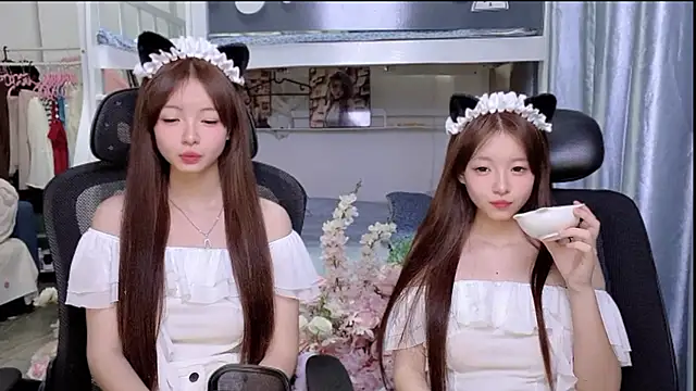 xiaoqiao-daqiao online show from May 16, 2026, 7:56 pm
