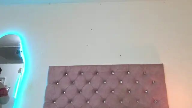 laurenlaine online show from June 17, 2026, 10:54 pm