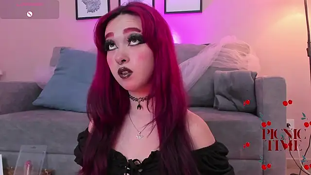 Snapshot of Leah_cherry chatting on June 18, 2026, 10:25 pm Leah cherry online show from June 18, 2026, 10:25 pm