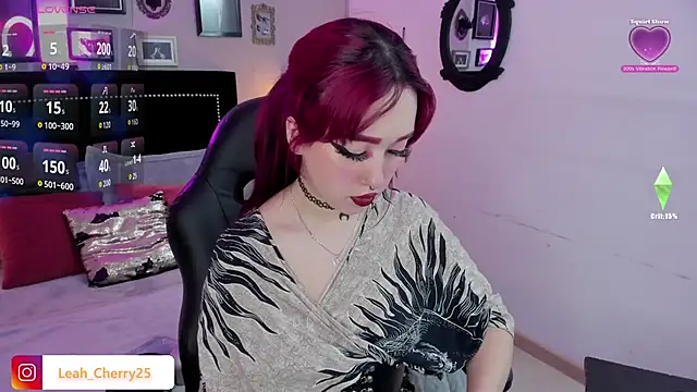 Snapshot of Leah_cherry chatting on June 19, 2026, 9:51 pm Leah cherry online show from June 19, 2026, 9:51 pm