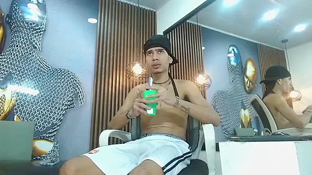 Snapshot of Skinny_cute_Alyer chatting on May 5, 2026, 2:08 am Skinny cute Alyer online show from May 5, 2026, 2:08 am