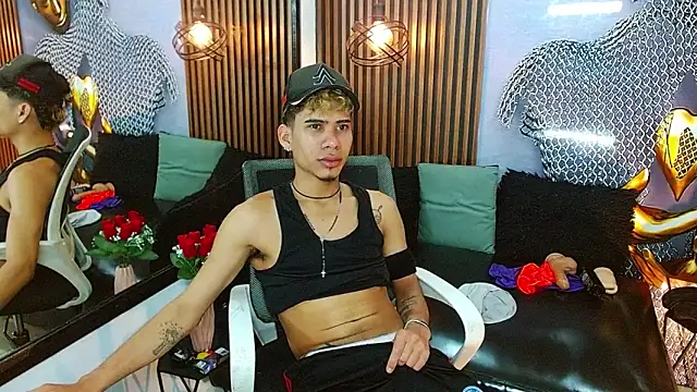 Snapshot of Skinny_cute_Alyer chatting on June 10, 2026, 2:23 am Skinny cute Alyer online show from June 10, 2026, 2:23 am