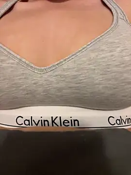 zoey166 online show from April 15, 2026, 5:31 pm