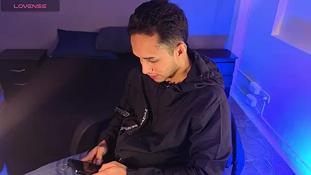 Snapshot of Zack_isback chatting on April 17, 2026, 8:23 pm Zack isback online show from April 17, 2026, 8:23 pm
