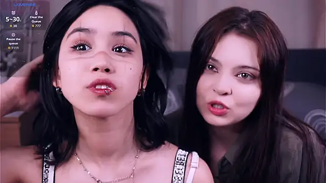Snapshot of ReynaGrinvalsky chatting on May 5, 2026, 7:49 am ReynaGrinvalsky online show from May 5, 2026, 7:49 am