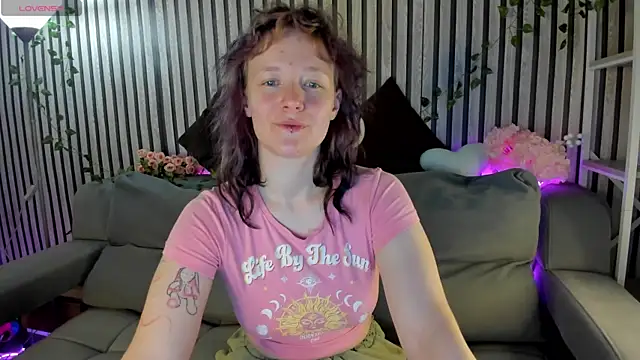 Snapshot of Ricki_Bloom chatting on June 25, 2026, 9:25 am Ricki Bloom online show from June 25, 2026, 9:25 am