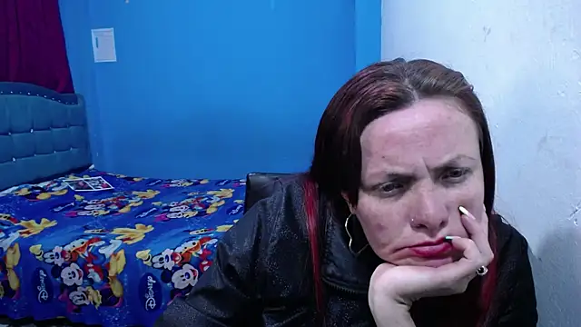 Snapshot of carolinhe26 chatting on July 8, 2026, 3:00 am carolinhe26 online show from July 8, 2026, 3:00 am