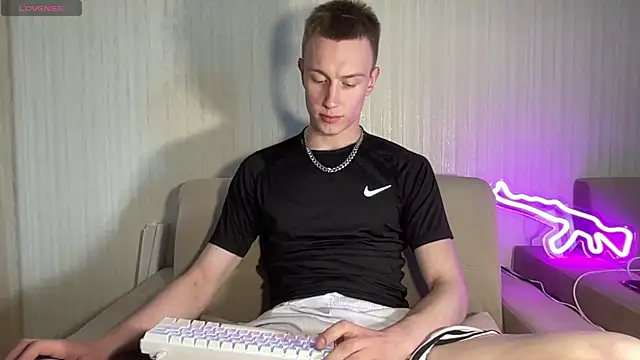 Snapshot of Travis_Gracile chatting on June 1, 2026, 9:11 am Travis Gracile online show from June 1, 2026, 9:11 am