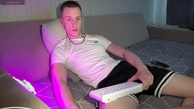Snapshot of Travis_Gracile chatting on July 5, 2026, 7:26 am Travis Gracile online show from July 5, 2026, 7:26 am