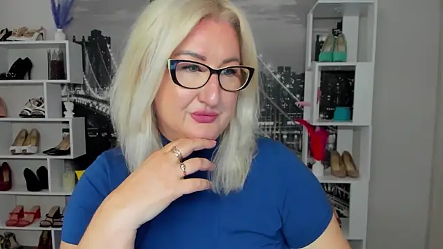 DianaFrances online show from May 3, 2026, 10:54 am