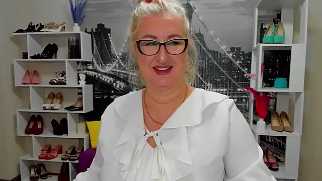 DianaFrances online show from May 4, 2026, 8:21 am