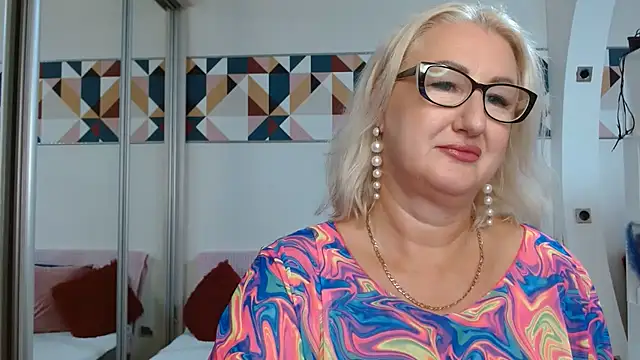 Snapshot of DianaFrances chatting on July 3, 2026, 4:13 pm DianaFrances online show from July 3, 2026, 4:13 pm