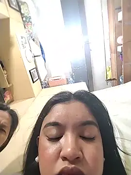 FILIPINAPUSSYPINAY online show from May 11, 2026, 4:04 pm