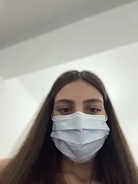 Snapshot of _Mia_L_ chatting on April 10, 2026, 5:17 pm Mia L online show from April 10, 2026, 5:17 pm