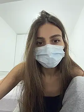 Snapshot of _Mia_L_ chatting on April 12, 2026, 9:20 pm Mia L online show from April 12, 2026, 9:20 pm