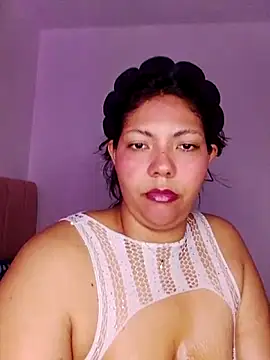 Snapshot of Izel_ chatting on April 16, 2026, 10:01 pm Izel online show from April 16, 2026, 10:01 pm