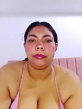 Snapshot of Izel_ chatting on May 13, 2026, 9:22 pm Izel online show from May 13, 2026, 9:22 pm