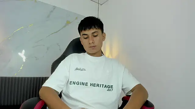 Snapshot of SantiagoCool chatting on April 13, 2026, 7:30 pm SantiagoCool online show from April 13, 2026, 7:30 pm