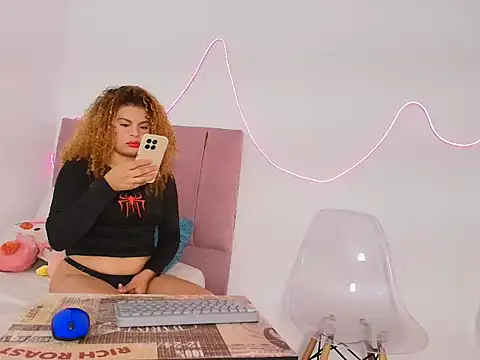Snapshot of Michellblue chatting on May 7, 2026, 5:02 am Michellblue online show from May 7, 2026, 5:02 am