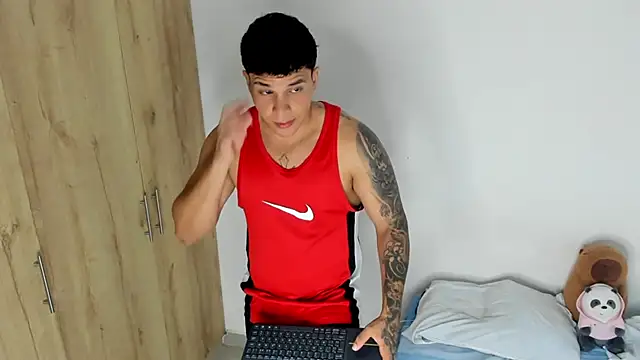 Snapshot of DrakeSmith_ chatting on April 13, 2026, 10:26 pm DrakeSmith online show from April 13, 2026, 10:26 pm