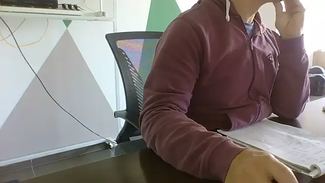 Snapshot of brunosso85ita chatting on April 14, 2026, 7:03 am brunosso85ita online show from April 14, 2026, 7:03 am