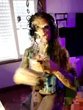 Snapshot of LauKiss chatting on April 11, 2026, 7:18 pm LauKiss online show from April 11, 2026, 7:18 pm