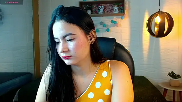 rosaleia  online show from May 26, 2026, 3:57 am