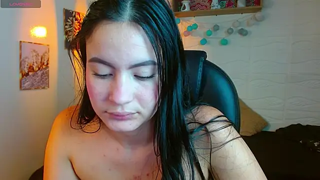 rosaleia  online show from June 11, 2026, 4:54 am