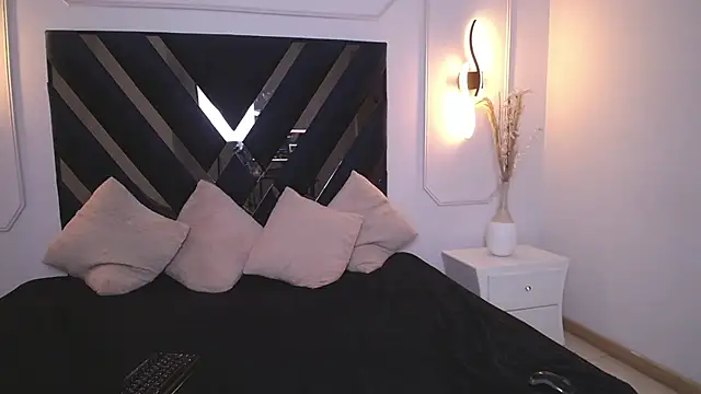 Flor pink online show from April 11, 2026, 5:12 am