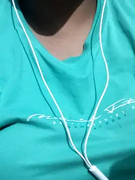 Siya mic online show from April 12, 2026, 6:02 pm