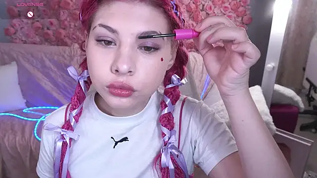 Snapshot of PinkyTrix chatting on April 24, 2026, 5:54 am PinkyTrix online show from April 24, 2026, 5:54 am