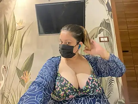 kavyasingh36 online show from May 15, 2026, 11:56 pm