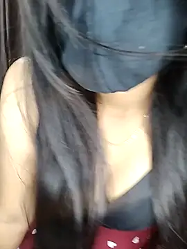 Snapshot of Eleena_G chatting on April 21, 2026, 10:34 pm Eleena G online show from April 21, 2026, 10:34 pm