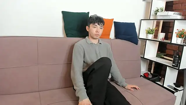 Snapshot of VelarMotion chatting on April 13, 2026, 9:37 am VelarMotion online show from April 13, 2026, 9:37 am