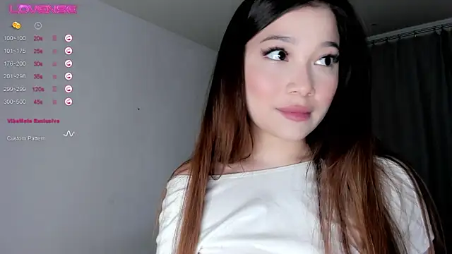 Snapshot of VivaLaDiva chatting on April 12, 2026, 8:25 pm VivaLaDiva online show from April 12, 2026, 8:25 pm