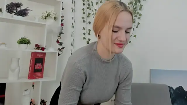 Snapshot of DannetteFire chatting on April 13, 2026, 4:51 am DannetteFire online show from April 13, 2026, 4:51 am