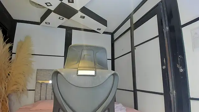 DeboraCopper  online show from April 14, 2026, 12:38 am