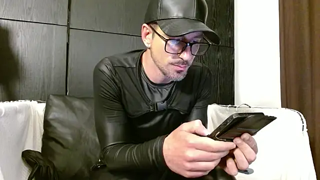 Snapshot of The_Rico_Ryder chatting on April 16, 2026, 5:47 pm The Rico Ryder online show from April 16, 2026, 5:47 pm