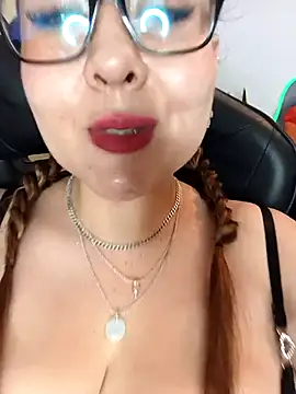 Snapshot of lyzyreth chatting on April 15, 2026, 4:08 am lyzyreth online show from April 15, 2026, 4:08 am