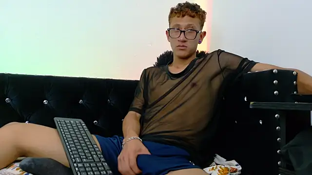 Snapshot of Damian_nix chatting on April 15, 2026, 5:14 am Damian nix online show from April 15, 2026, 5:14 am