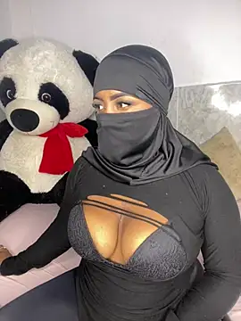 yasmin georgina online show from April 29, 2026, 9:32 pm