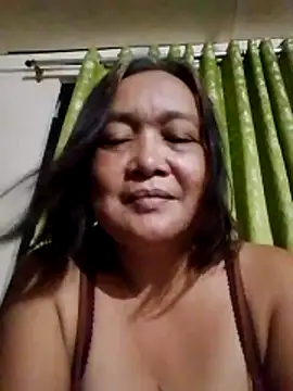 jeanyummytits online show from June 12, 2026, 11:20 am