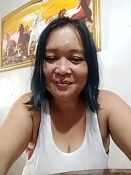 jeanyummytits online show from June 26, 2026, 11:09 pm