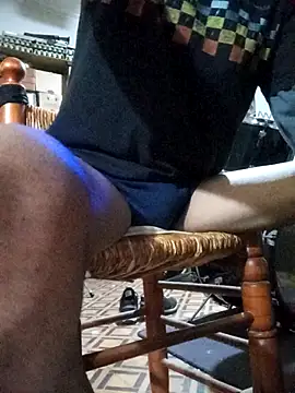 lucybeb online show from April 30, 2026, 5:36 am