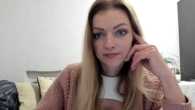 Snapshot of Severina7 chatting on April 19, 2026, 6:32 pm Severina7 online show from April 19, 2026, 6:32 pm