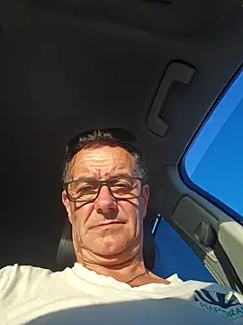 Snapshot of loulouferrari chatting on May 31, 2026, 7:04 pm loulouferrari online show from May 31, 2026, 7:04 pm